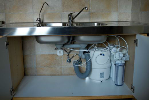 Fordított ozmózis víztisztító beépítve konyhapultba